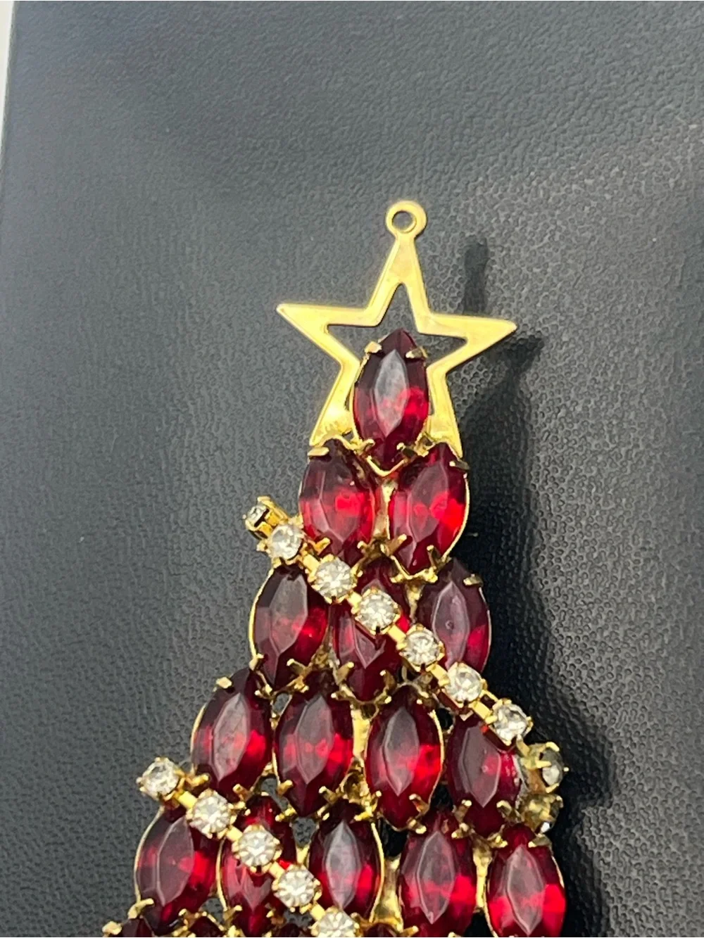 Christmas tree holiday red marquis shaped rhinestone gold tone brooch pin star